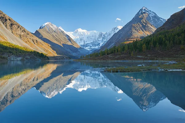 Güzel sonbahar manzara, Altay Dağları Rusya.