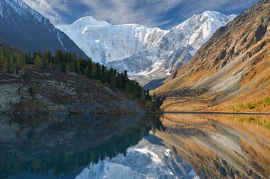 Güzel sonbahar manzara, Altay Dağları Rusya.