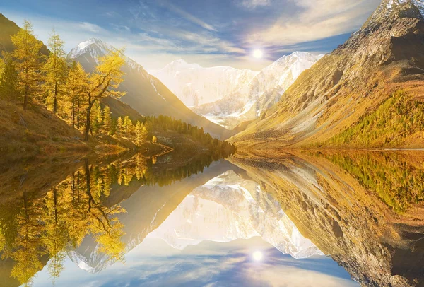 美しい秋の風景、ロシアのアルタイ山脈. — ストック写真