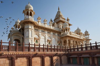 Jodhpur, Hindistan'ın içinde bulunan bir kenotaph Jaswant Thada olduğunu