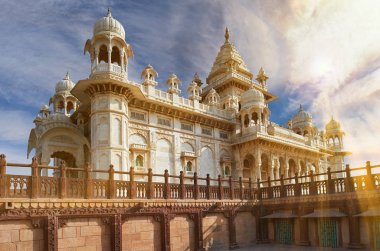 Jodhpur, Hindistan'ın içinde bulunan bir kenotaph Jaswant Thada olduğunu