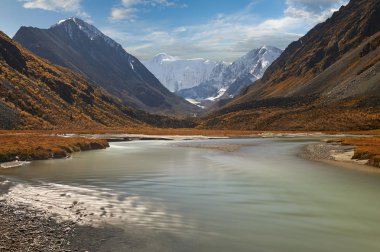 Güzel sonbahar manzara, Altay Dağları Rusya.