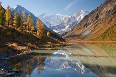 Güzel sonbahar manzara, Altay Dağları Rusya.
