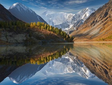 Güzel sonbahar manzara, Altay Dağları Rusya.