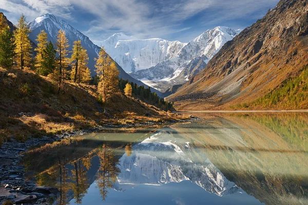 Beautiful autumn landscape, Altai mountains Russia. — Stock Photo, Image