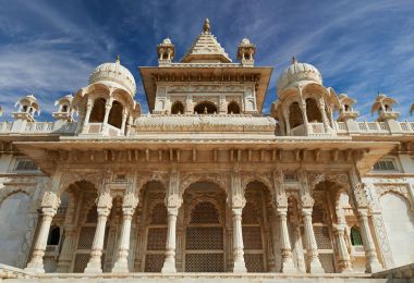 Jodhpur, Hindistan'ın içinde bulunan bir kenotaph Jaswant Thada olduğunu