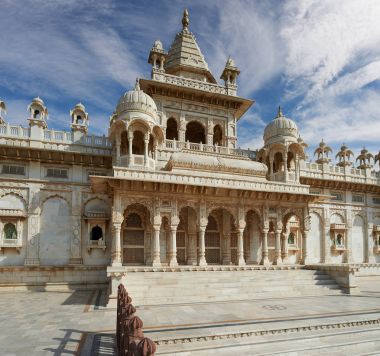 Jodhpur, Hindistan'ın içinde bulunan bir kenotaph Jaswant Thada olduğunu