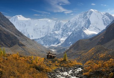 Güzel sonbahar manzara, Altay Dağları Rusya.