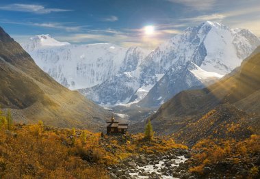 Güzel sonbahar manzara, Altay Dağları Rusya.
