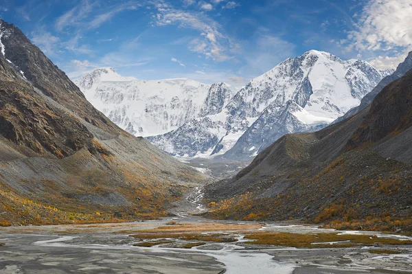 Güzel sonbahar manzara, Altay Dağları Rusya. — Stok fotoğraf