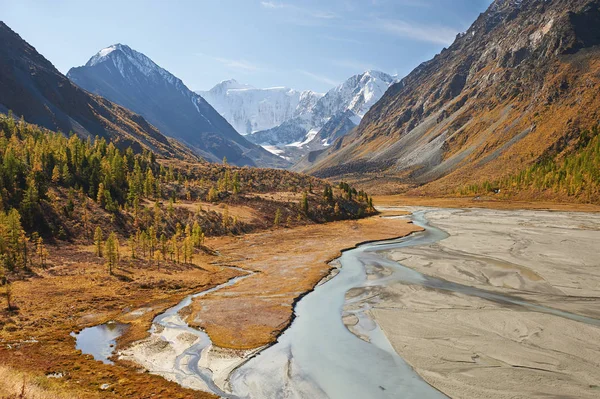 Krásná podzimní krajina, Altaje Rusko. — Stock fotografie