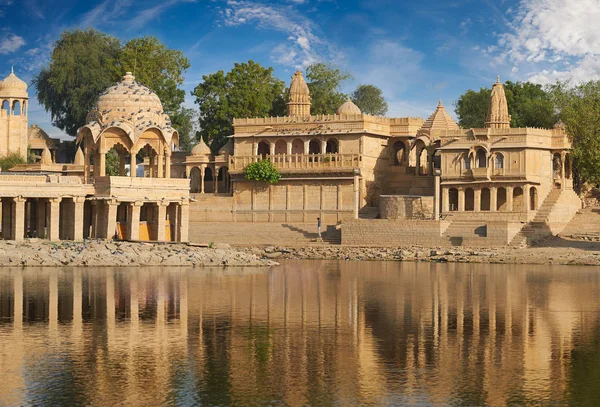 Gadi Sagar ναός στο λίμνη Jaisalmer Gadisar, Ινδία. — Φωτογραφία Αρχείου