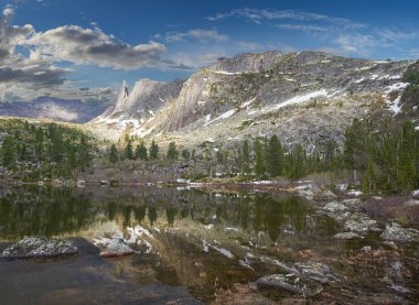 Ergaki Ridge doğa parkı. Krasnoyarsk bölgesi Rusya