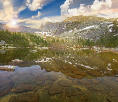 Ergaki Ridge doğa parkı. Krasnoyarsk bölgesi Rusya
