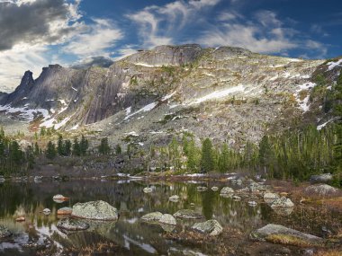 Ergaki Ridge doğa parkı. Krasnoyarsk bölgesi Rusya