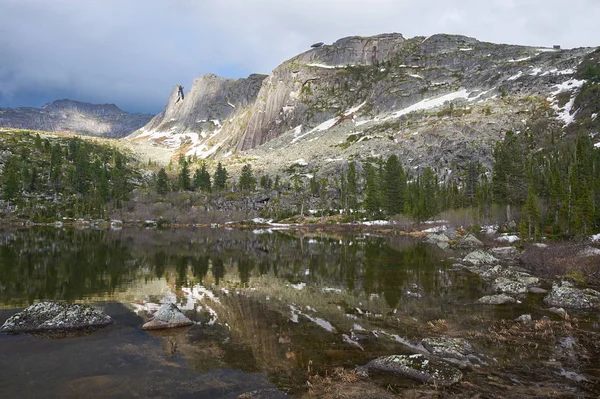 Ergaki Ridge doğa parkı. Krasnoyarsk bölgesi Rusya — Stok fotoğraf