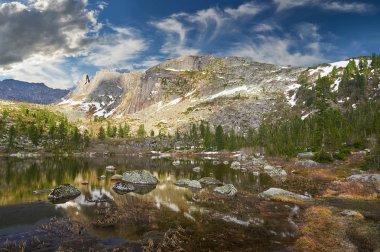 Ergaki Ridge doğa parkı. Krasnoyarsk bölgesi Rusya