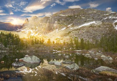 Ergaki Ridge doğa parkı. Krasnoyarsk bölgesi Rusya