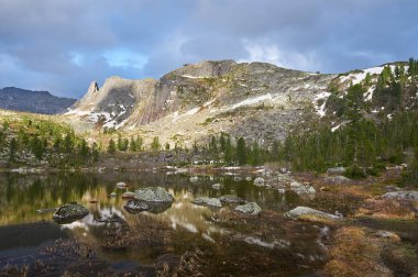 Ergaki Ridge doğa parkı. Krasnoyarsk bölgesi Rusya