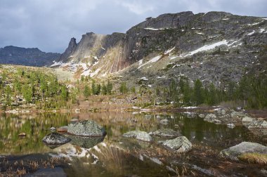 Ergaki Ridge doğa parkı. Krasnoyarsk bölgesi Rusya