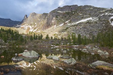 Ergaki Ridge doğa parkı. Krasnoyarsk bölgesi Rusya