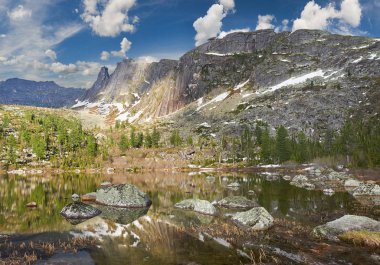 Ergaki Ridge doğa parkı. Krasnoyarsk bölgesi Rusya