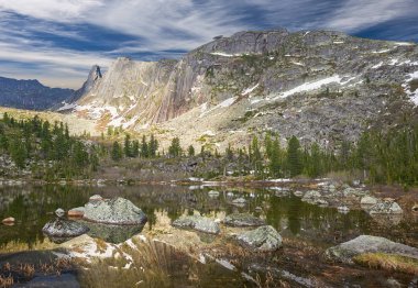 Ergaki Ridge doğa parkı. Krasnoyarsk bölgesi Rusya