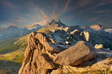 Ergaki Ridge doğa parkı. Krasnoyarsk bölgesi Rusya