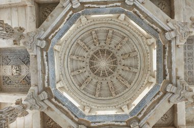 Ranakpur Jain Tapınağı veya Chaturmukha, Dharana, Vihara, Ranakpur 'da bir Jain tapınağıdır.