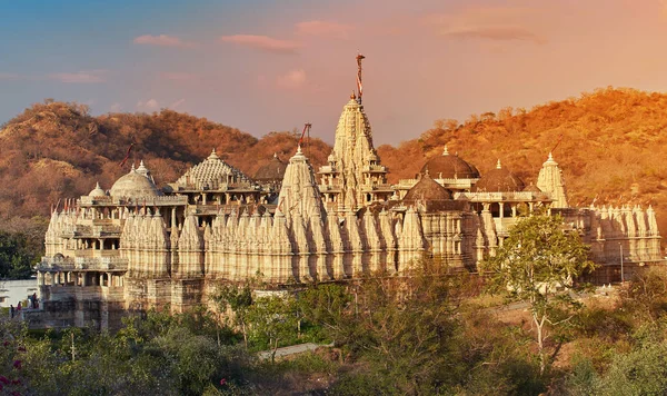 Ranakpur Jain templo ou Chaturmukha, Dharana, Vihara, é um templo Jain em Ranakpur — Fotografia de Stock