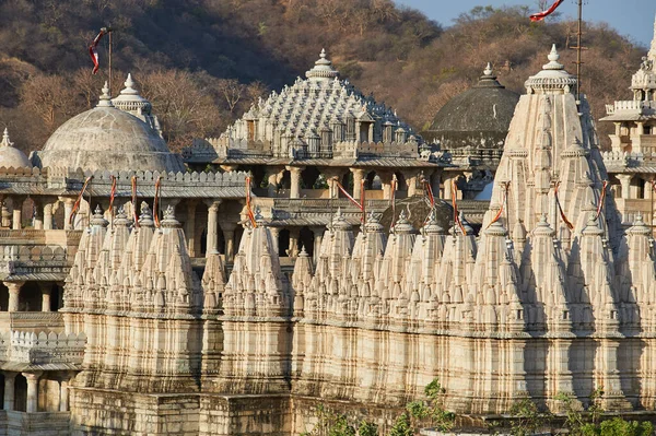 Ranakpur Jain神庙（Ranakpur Jain temple或Chaturmukha, Dharana, Vihara）是位于Ranakpur的一座Jain神庙。 — 图库照片
