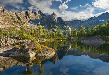Ergaki Ridge doğa parkı. Krasnoyarsk bölgesi Rusya