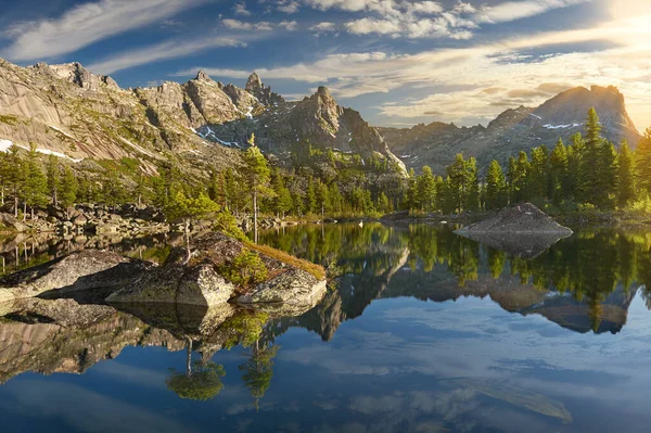 Parque Natural Ergaki Ridge. Krasnoyarsk região Rússia — Fotografia de Stock