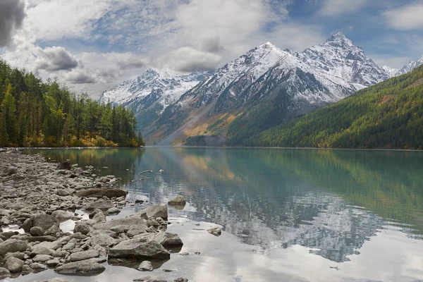 Bergsee — Stockfoto