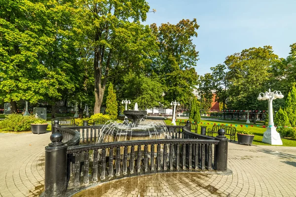 Karetny Ryad Caddesi, Fountain in the Hermitage Garden, Vera Caddesi.