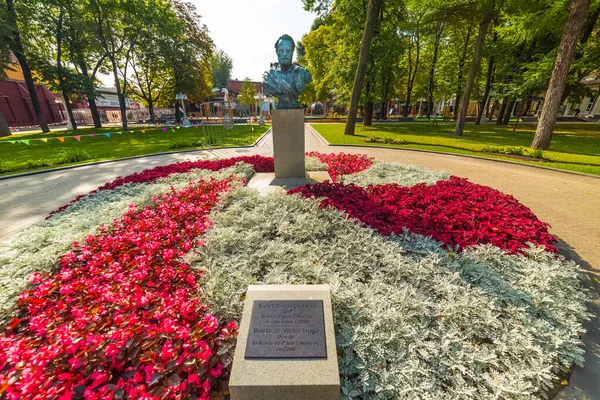 Karetny Ryad Caddesi, Victor Hugo 'nun tutuklanması Hermitage Garden' da