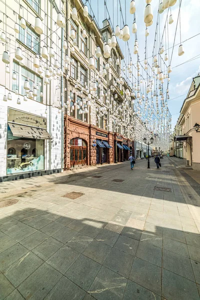 Stoleshnikov Gasse, schöne Plätze für Touristen in Moskau. — Stockfoto