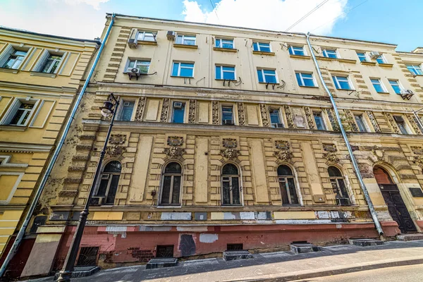 Starosadsky lane, a Residential house of I. E. Saltykov with cha — Stock Photo, Image