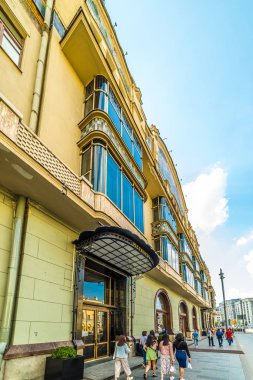 Teatralny Proezd, Te 'ye tepeden bakan Metropol Oteli' nin cephesi.