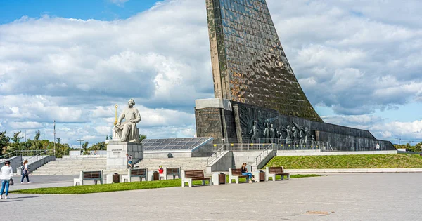 El monumento a Konstantin Eduardovich Tsiolkovsky, el autor o — Foto de Stock
