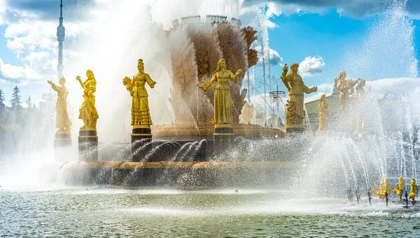 Fountain "Friendship of peoples"  the main fountain — Stock Photo, Image