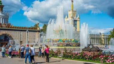 Çeşme taşı çiçeği ve Pavyon 