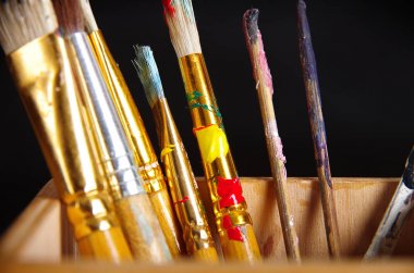 Fırçalar ve boya çizim için