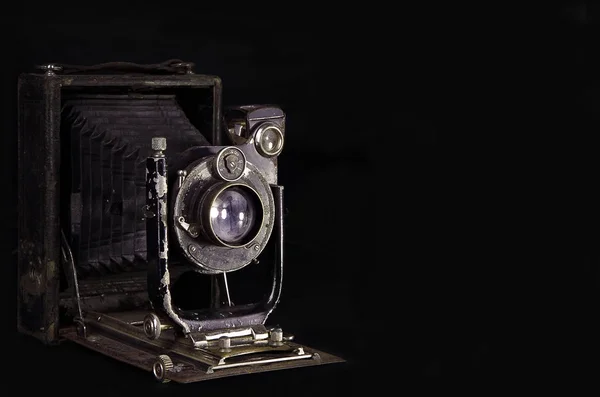 Παλιά Κάμερα Μαύρο Φόντο — Φωτογραφία Αρχείου