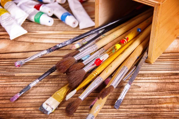 Fırçalar ve boya çizim için