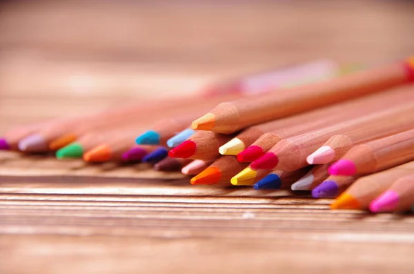 Crayons Couleur Sur Fond Bois — Photo