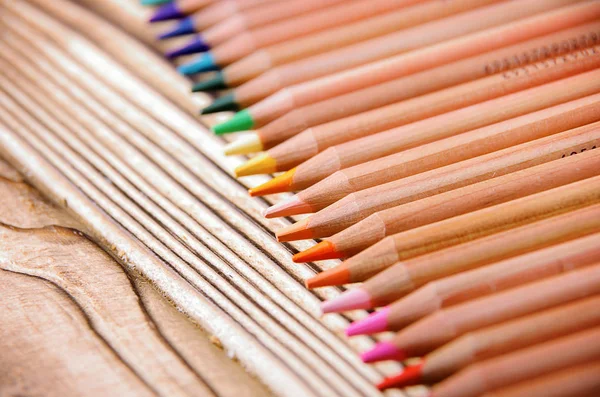 Crayons Couleur Sur Fond Bois — Photo