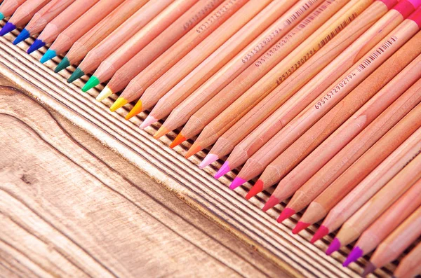 Crayons Couleur Sur Fond Bois — Photo