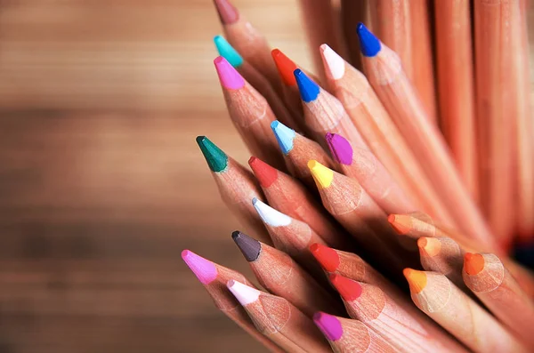 Crayons Couleur Sur Fond Bois — Photo