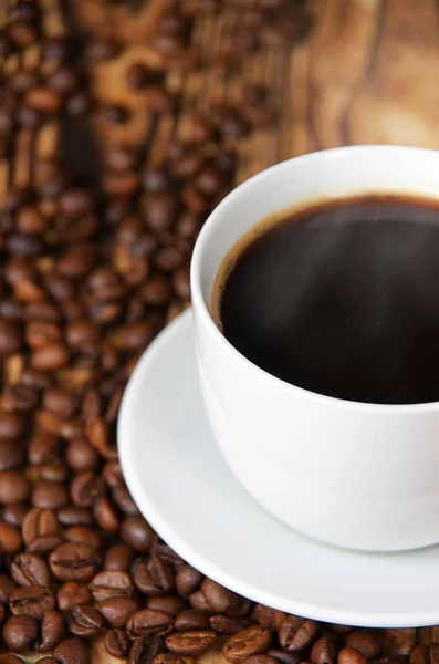 Белая Чашка Кофе Кофе Зернах — стоковое фото